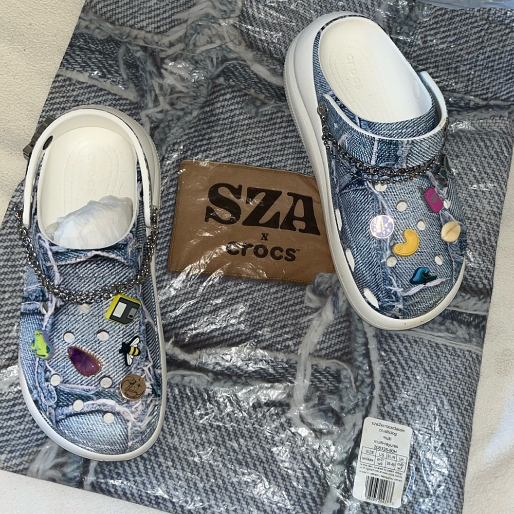 CROCS SZA Denim-Print Classic Clog with Charms - Blue & White